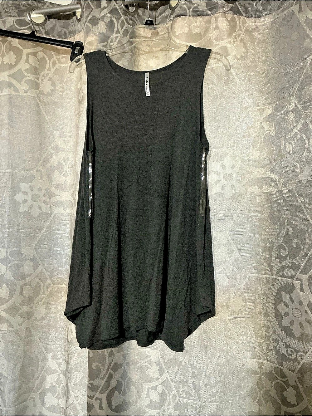 NWOT Azules Sleeveless Tunic Tank Top Black Large Like New